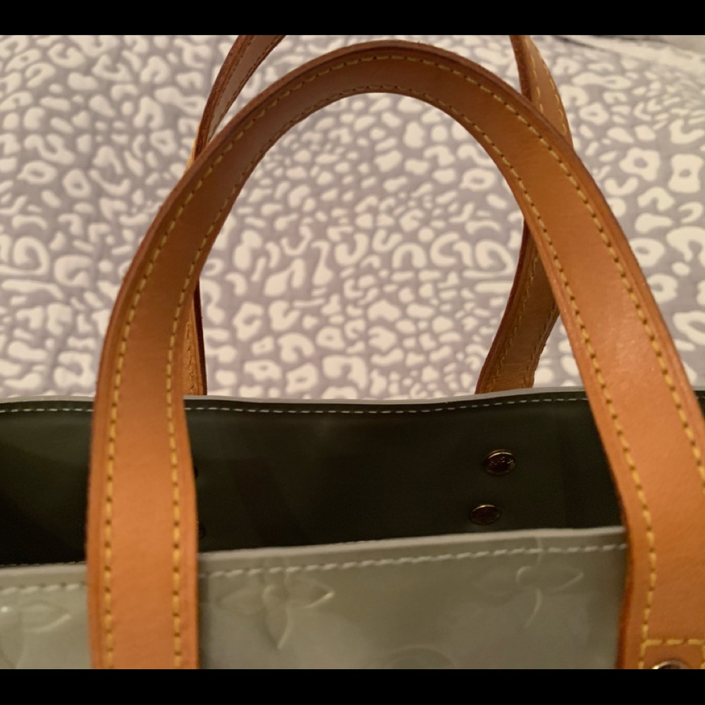 Louis Vuitton Reade PM green leather Handbag.10x7” - Picture 6 of 8